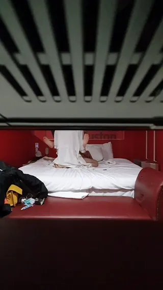 금발걸레의 허벌보지에 못싸고 결국 마무리는 손으로 - 한국야동 실시간 국산야동