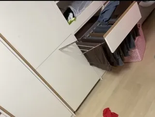 거사 치루고 모기잡는 업소녀