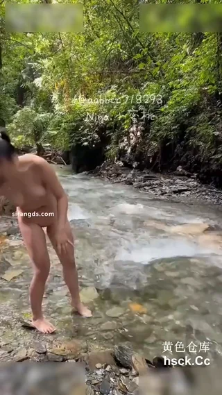 야외섹 즐기는 커플