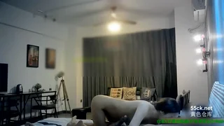 아프다고 신음소리 터져나오는 여친