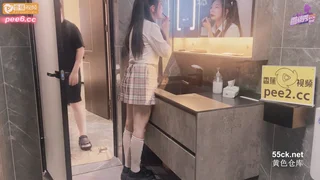 화장실부터 빨아주는 코스프레녀