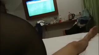 발렌타인 호텔은 방을 차리고, 가슴은 크고 엉덩이는 둥글고, 남자는 일을 마치고 집에 돌아가면 남편에게 왜 …