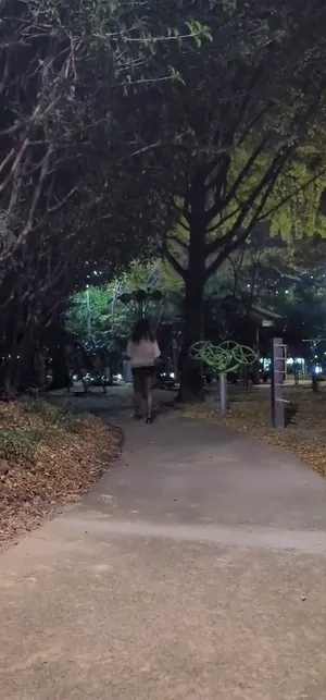 장소안가리고 아들뻘만 골라먹는 미시녀 - 인기 한국야동 실시간 국산야동