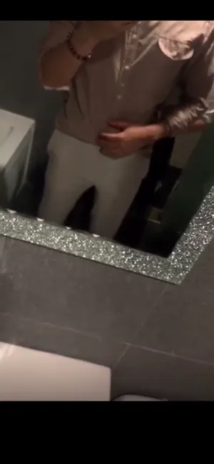 유료신작 세라복 육덕여친 라방찍는 남친 - 인기 한국야동 실시간 국산야동