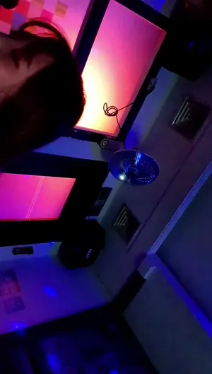 얼공 용돈필요한 어린처자 노래방 사까시 - 한국야동 국산야동