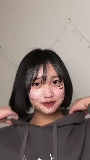 부모님도 계시는데 방에서 자위하는 어린처자