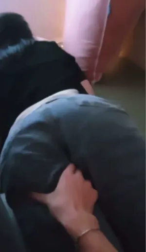 룸카페에서 여사친 괴롭히기