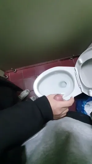 화장실 흰색 매니큐어 간단대딸 긴손톱녀